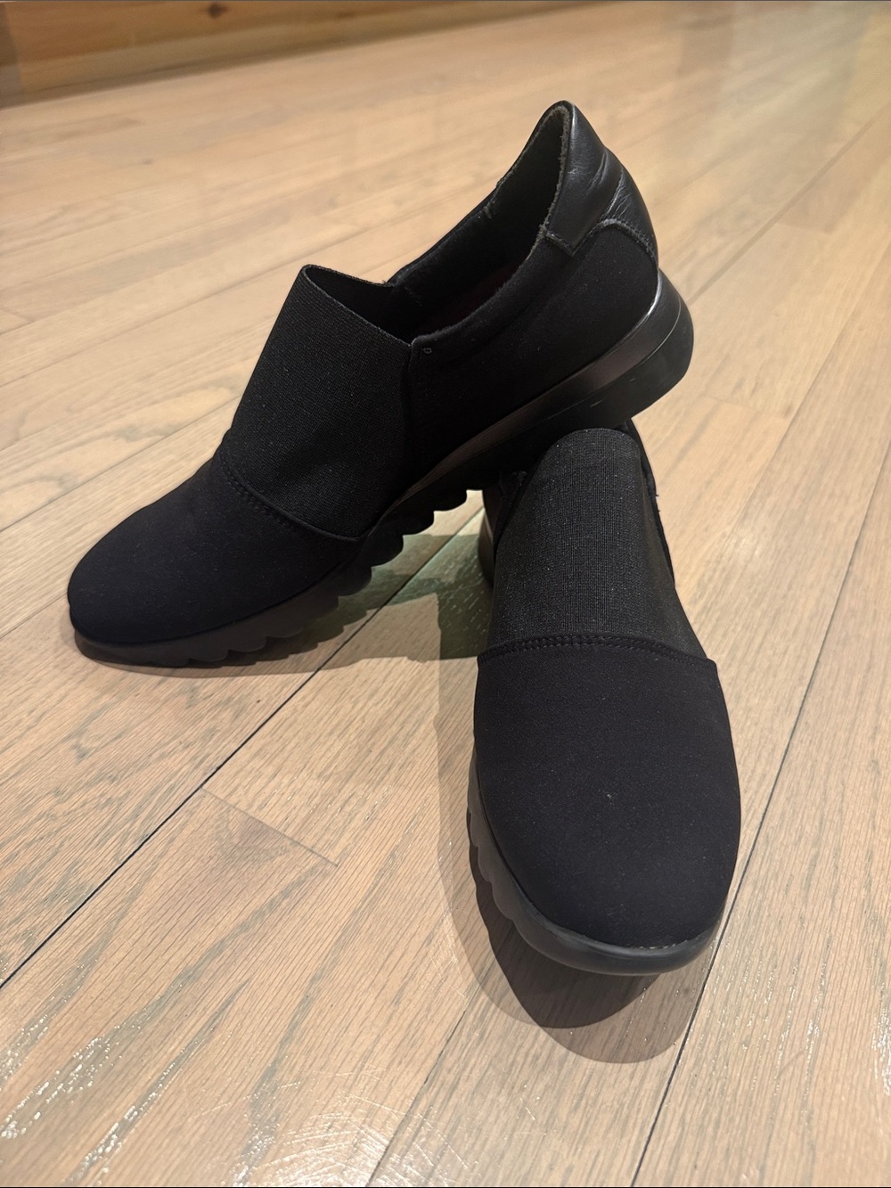 Munro Black Slip-On Comfort Loafers